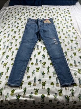 Levi’s Women’s NWT Blue Jeans 720 High-Rise Super Skinny Red Tab Size 31X30